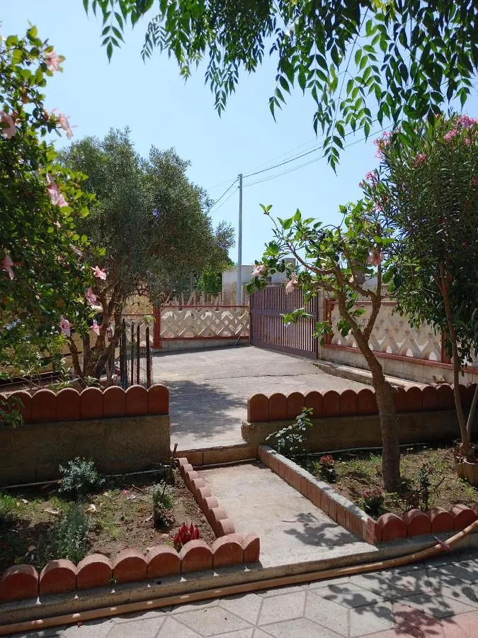 Jasmine House, Viale Kennedy, Santa Maria Del Focallo 0*,  Italia